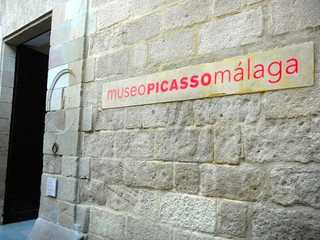 Málaga: Museo Picasso Entry & Self-Guided City Walk
