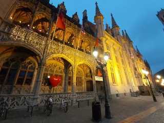 Brugge: Historium Ticket & City Adventure Audio Tour