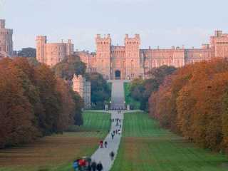 Stonehenge & Bath and Windsor Castle: Day Trip from London with Bath Admission