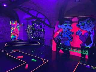 Minigolf Lisbon: 18 hole Minigolf Course + Bar Area Access