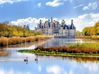 Loire Valley: Day Trip with Castle Entry + Wine Tasting