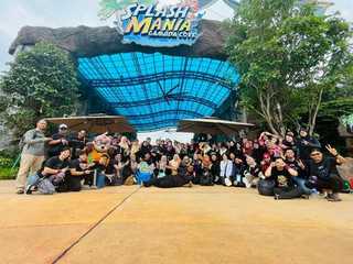 SplashMania WaterPark: Entry Ticket