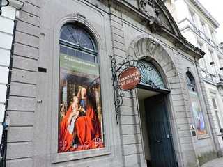 Brugge: Groeninge Museum Ticket & City Highlights Audio Tour