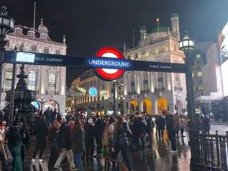 London: Self-Guided Audio Walk Through Food, Film, and Landmarks