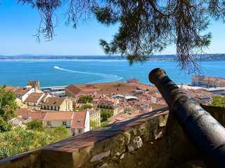 Lisbon: Self-Guided Audio Walk Through Chiado and Castle Heights