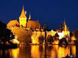 Budapest: Self-Guided Audio Tour Through the City's Grand Icons