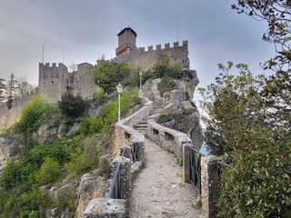 San Marino: Audioguida attraverso l’antica terra della Libertà