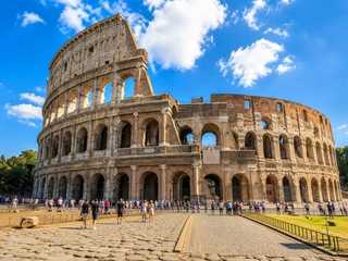 Rome: Colosseum, Roman Forum, Palatine Hill Audio Tour with a City Walk