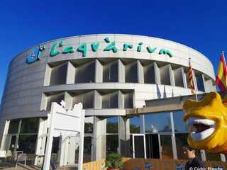 Barcelona: Aquarium Ticket and a Self-Guided Audio Walk Through the City
