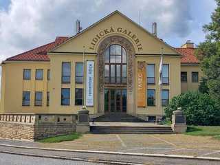 Lidice: Selbstgeführter Audiowalk durch Erinnerung und Hoffnung