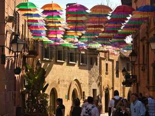 Barcelona: Poble Espanyol Ticket and City Discovery Audio Tour