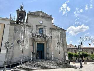 Montalbano Elicona: self-guided audio tour through stone and sky