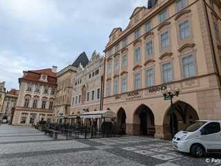 Prague: Central Gallery Ticket & City Walk Audio Tour