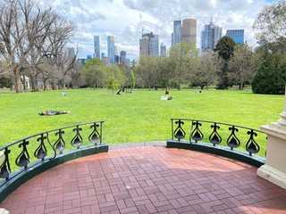 Melbourne: Self-Guided Audio Walk Through Fitzroy Gardens