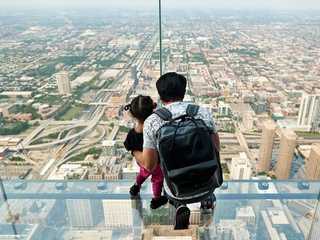 Chicago: Willis Tower Skydeck Ticket & Audio Tour with a City Walk