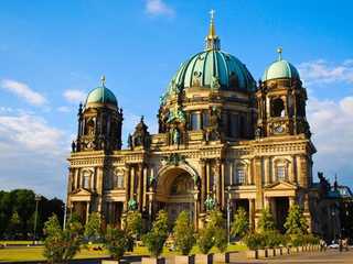 Berlin AI-Generated Audio Tour: Journey Through Time
