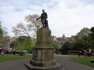 Edinburgh: Self-Guided Audio Walk Through the Old Town Heart