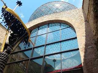 Figueres: Dali Museum Audio Tour with a Town Walk