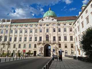 Vienna: Imperial Treasury Ticket & City Sights Audio Tour
