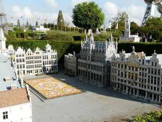 Brussels: Mini-Europe Ticket & Expo Village Audio Tour