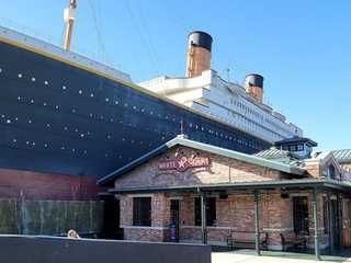 Pigeon Forge: Titanic Museum Ticket & City Walk Audio Tour
