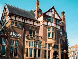 Amsterdam: Moco Museum Ticket and City Discovery Audio Tour
