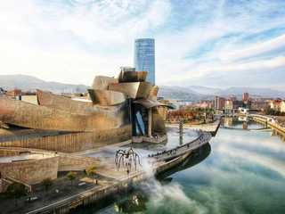 Bilbao: Guggenheim Museum Ticket & Artistic City Audio Tour