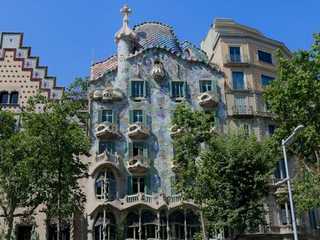 Barcelona: Casa Batllo Ticket with City Wonders Audio Tour