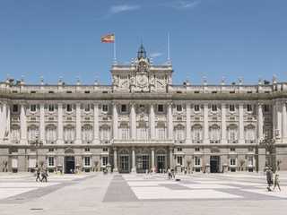 Madrid cultural landmarks walk with Fast Track Royal Palace Ticket