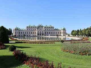 Vienna: Upper Belvedere Ticket & Highlights Audio Tour with a City Walk