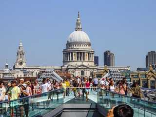 London along the River Thames: Exploring the Bankside