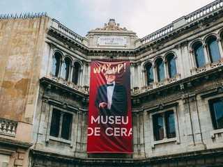 Barcelona: Museo de Cera Ticket and a Self-Guided Audio Tour Through the City