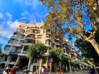 Barcelona: Casa Batllo Ticket & Audio Tour with a City Walk
