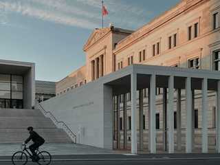 Berlin: Neues Museum Ticket & Audio Tour with a City Walk