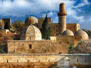 Baku: Ancient Paths & Artistic Charm Audio Tour