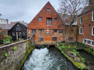 Winchester Walk: Castles, Cathedrals & Legends Tour