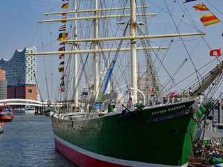 Hamburg: Rickmer Rickmers Ticket & City Highlights Audio Tour
