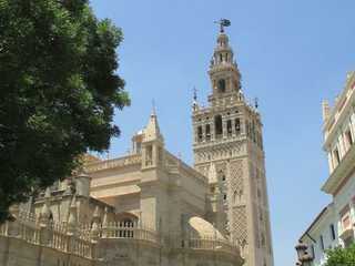 Sevilla: Royal Alcazar Ticket & City Walk Audio Tour