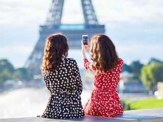 Hop-on/Hop-off Public Bus Tour: Eiffel Tower, Arc de Triomphe & Champs-Elysées