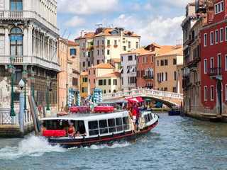 Venice: Grand Canal Vaporetto Audio Tour & Daily City Pass