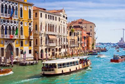 Venice Grand Canal Vaporetto Tour with Ticket: Top Attractions by Water Bus