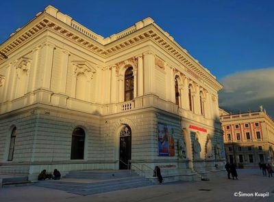 Vienna: Albertina Modern Ticket & City Walk Audio Tour