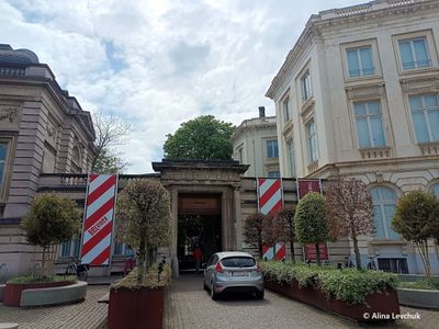 Brussels: BELvue Museum Ticket & City Highlights Audio Tour