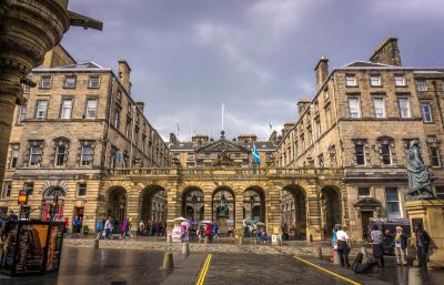 Edinburgh: Kings Gallery Ticket & Sightseeing Audio Tour