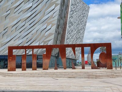 Обзорная аудиоэкскурсия по Белфасту с билетом в музей "Титаник-Белфаст"