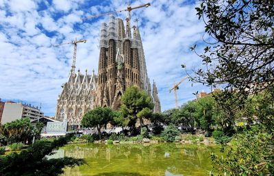 Barcelona of Gaudí: Exploring Masterpieces of the Most Imaginative Architect