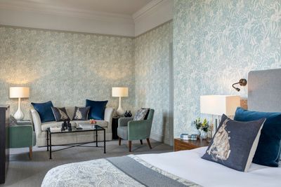 Discover Edinburgh's Secrets: A Self-Guided Audio Tour