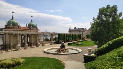 Explore Buda's Treasures: In-App Audio Tour with a Historian