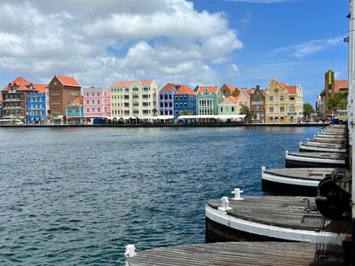 Willemstad Walking Tour: A Stroll Through Colorful History