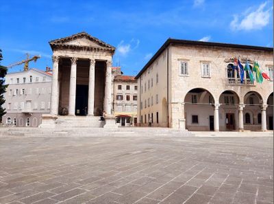 Pula Historic Sites: A Time Travel Walking Tour - photo 2